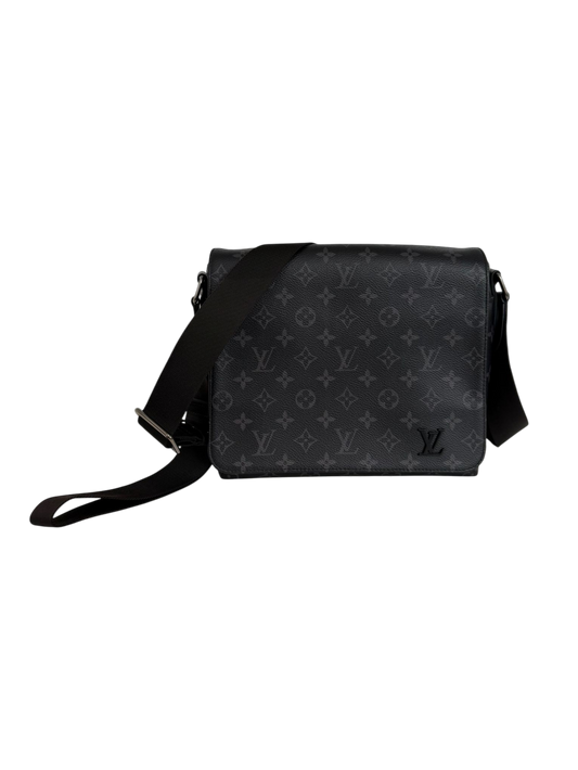 M46255 | Louis Vuitton District PM