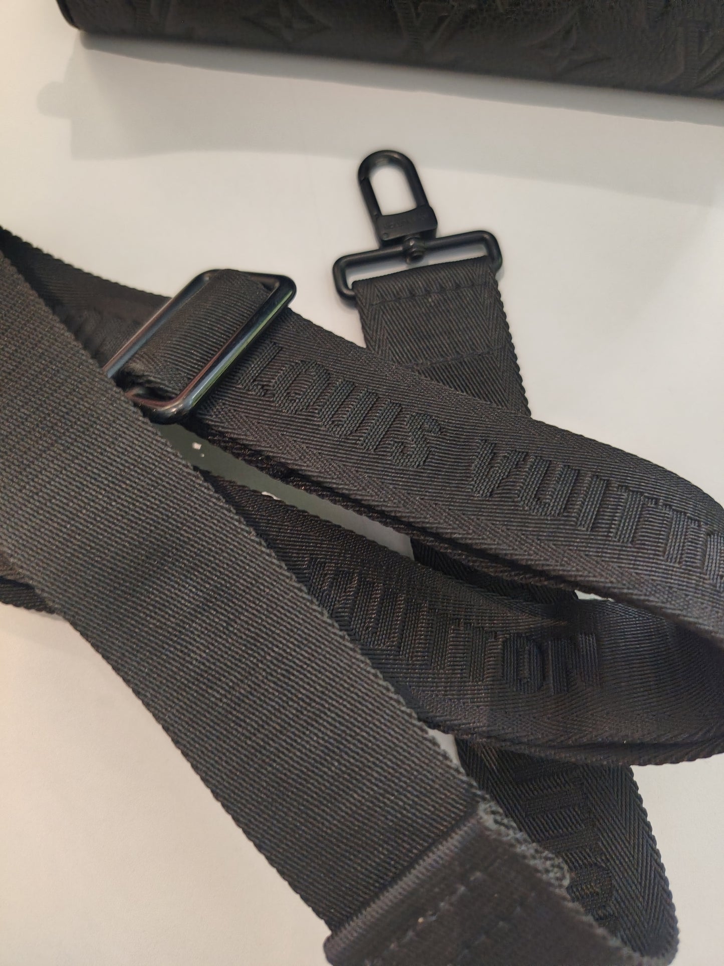 M81115 | Louis Vuitton Gaston Wearable Wallet