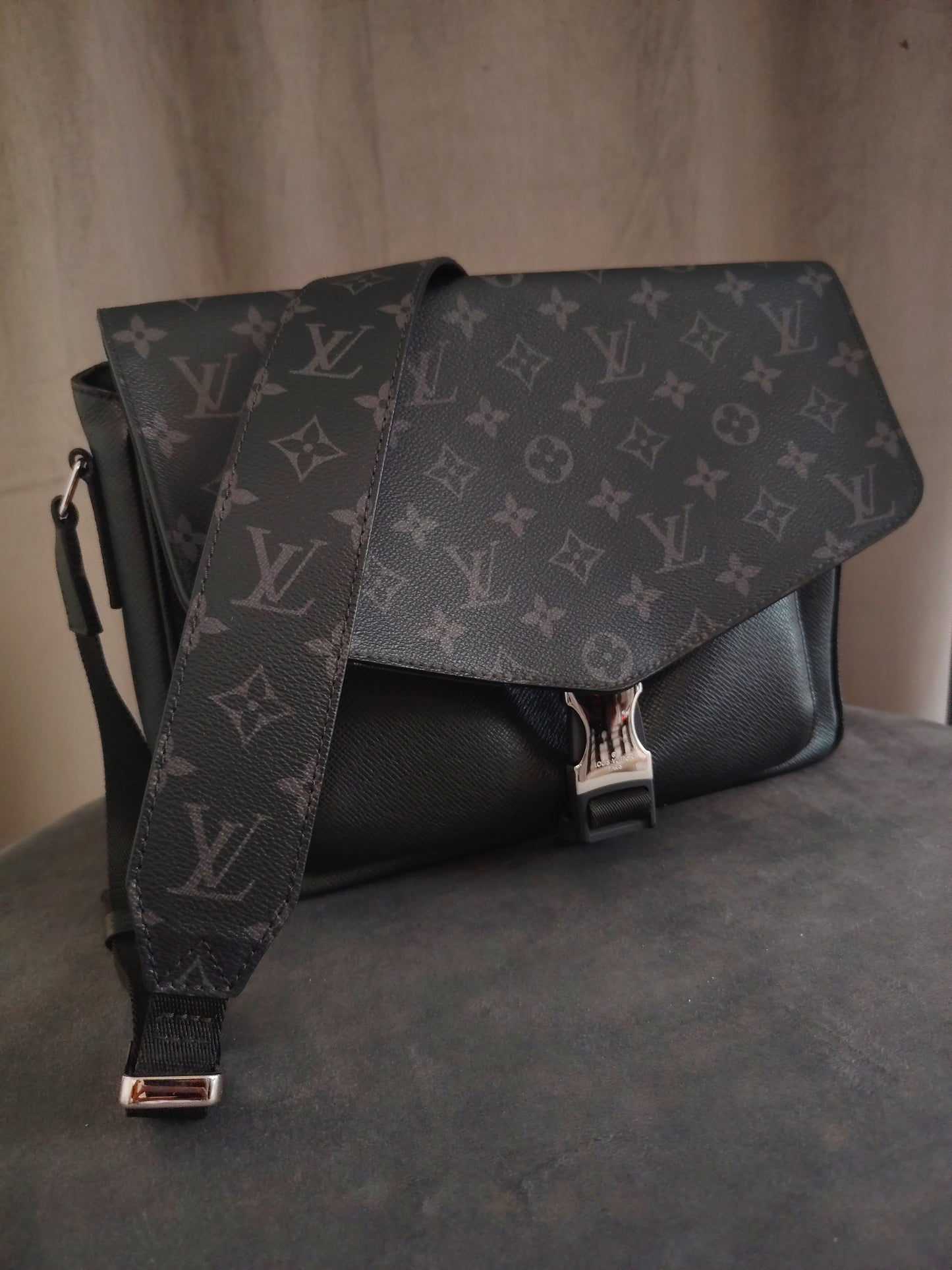 Louis Vuitton Messenger Taigarama