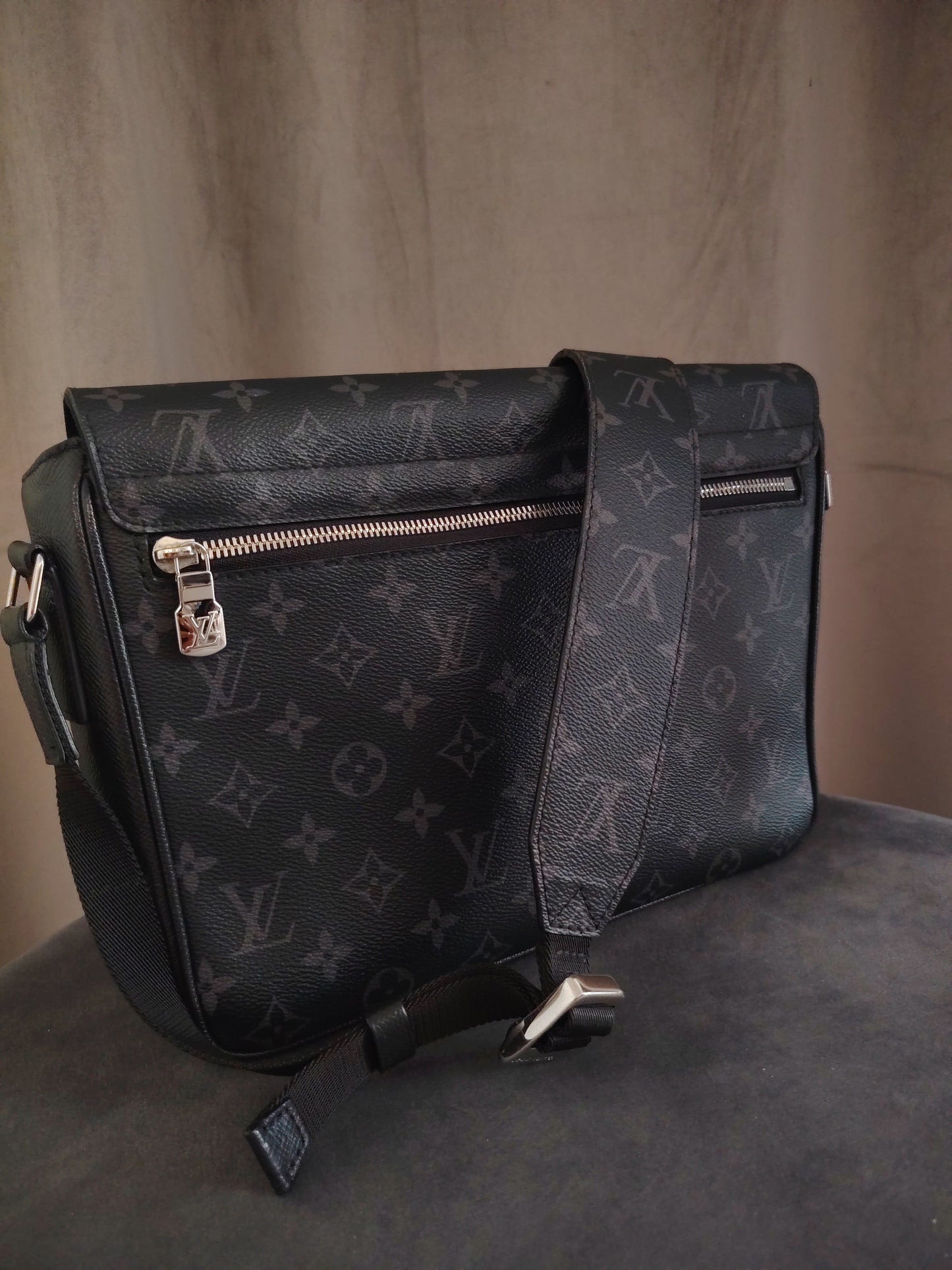 Louis Vuitton Messenger Taigarama