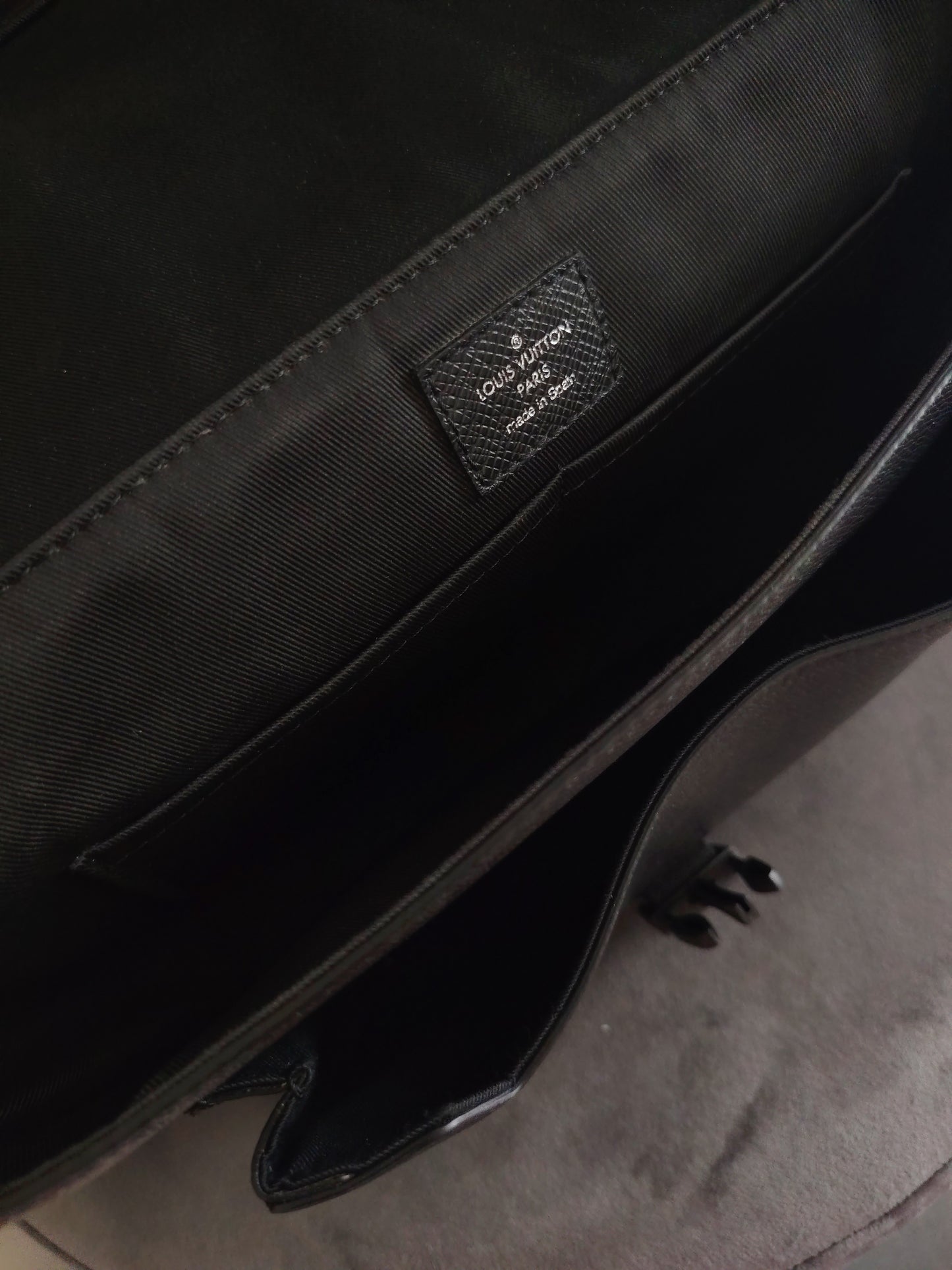 Louis Vuitton Messenger Taigarama