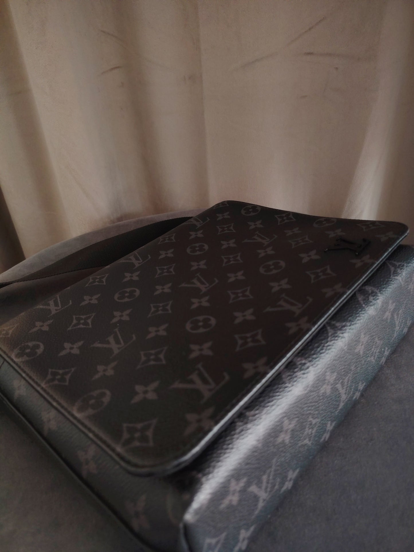 M46255 | Louis Vuitton District PM