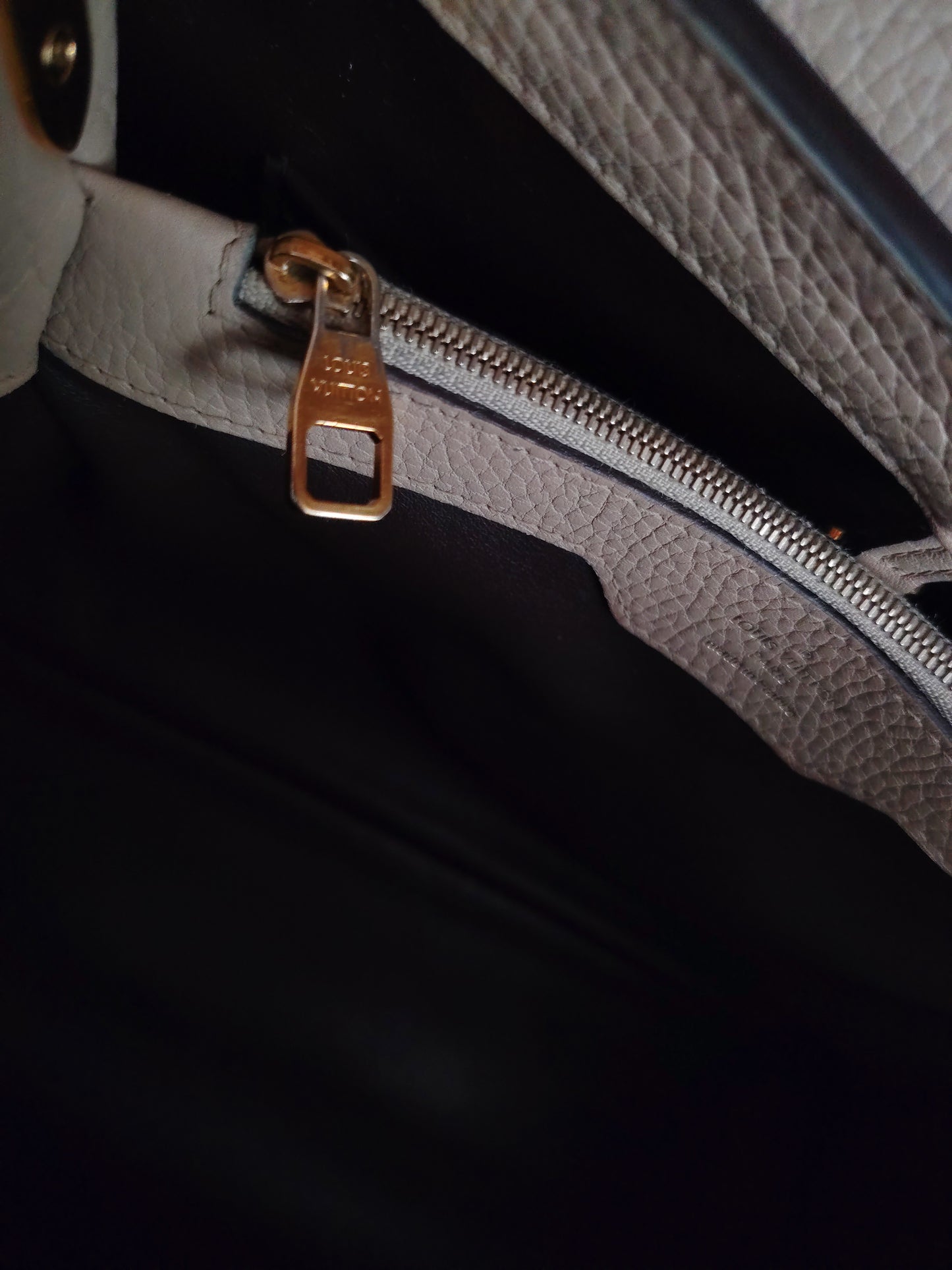 M24745 | Louis Vuitton Capucines MM